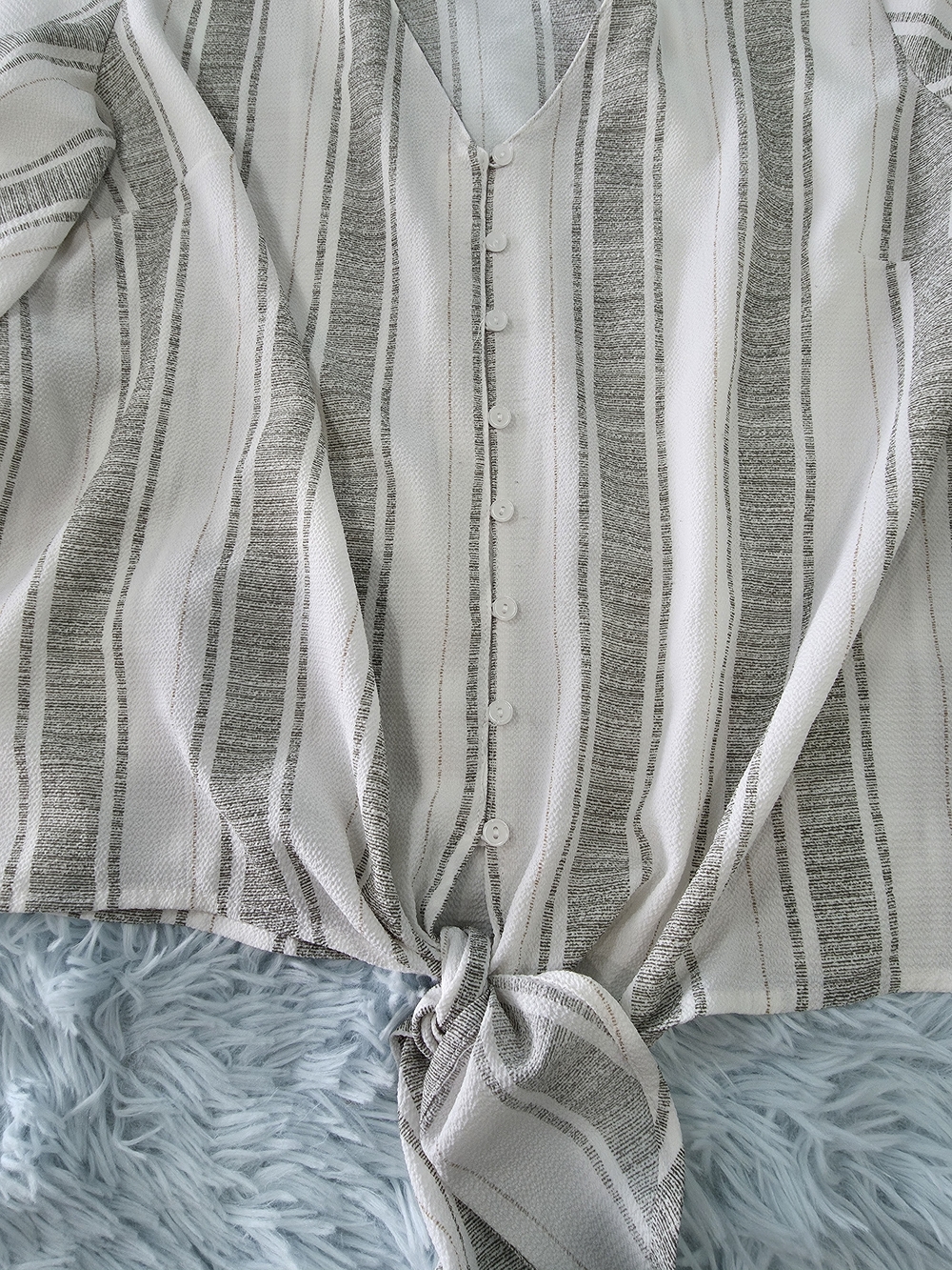 Lush Striped Tie-Front V-Neck Flutter‎ Sleeve Top Green Cream Size M - Picture 4 of 9